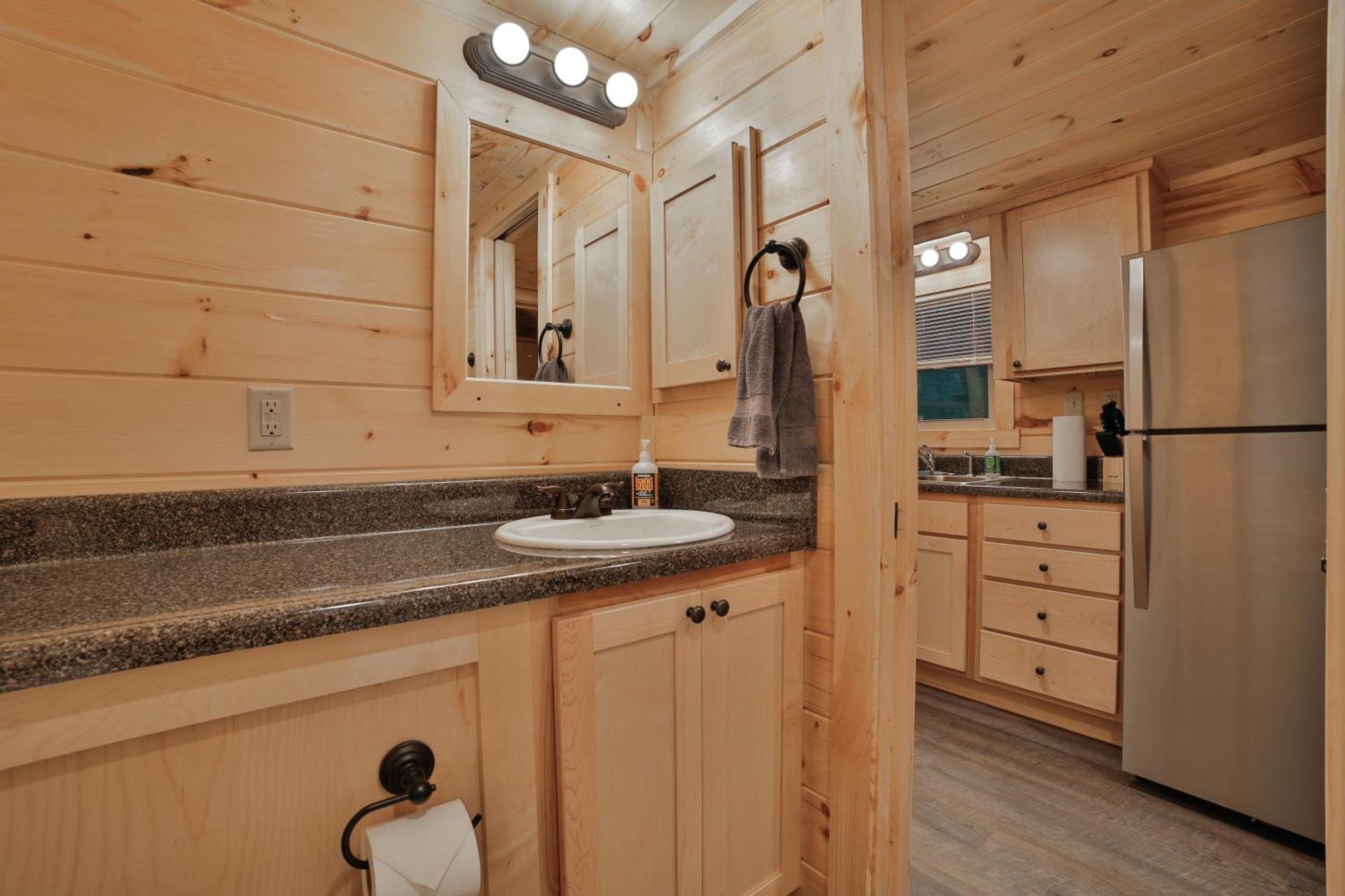 שאטאנוגה Tiny Cabin Village Private Hot Tub Lynda Cabin מראה חיצוני תמונה
