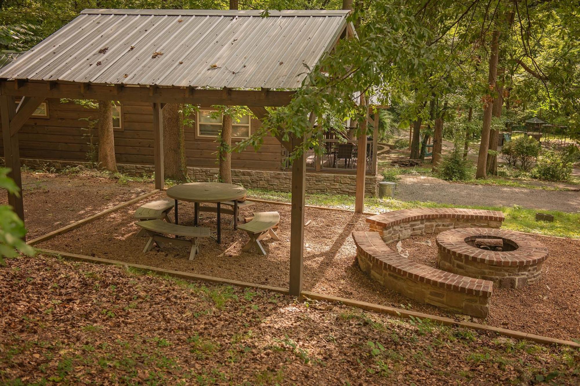 שאטאנוגה Tiny Cabin Village Private Hot Tub Lynda Cabin מראה חיצוני תמונה