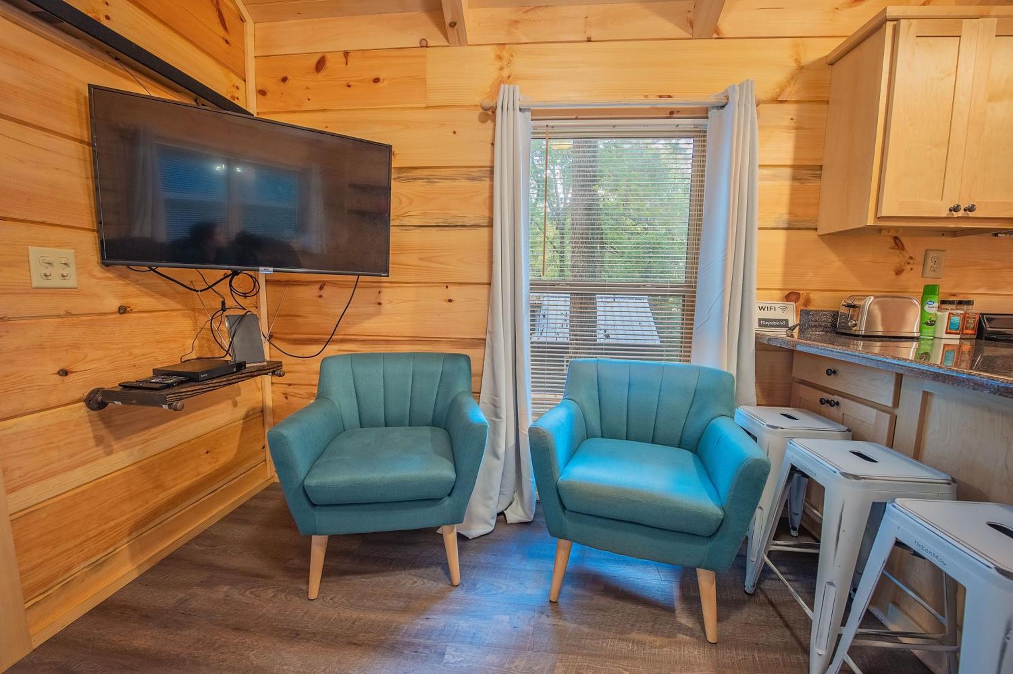 שאטאנוגה Tiny Cabin Village Private Hot Tub Lynda Cabin מראה חיצוני תמונה